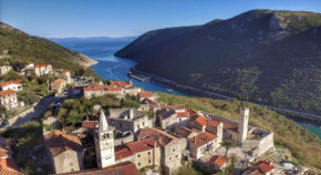 Hotels in Plomin